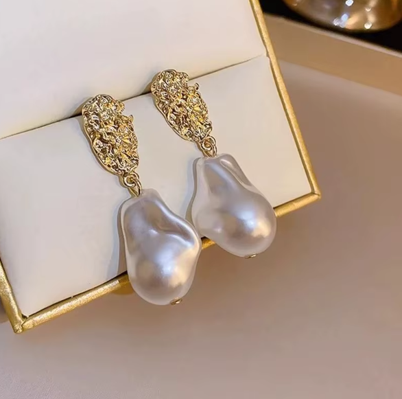 Baroque Pearl Drop Earrings – Gold Statement Bridal Earrings